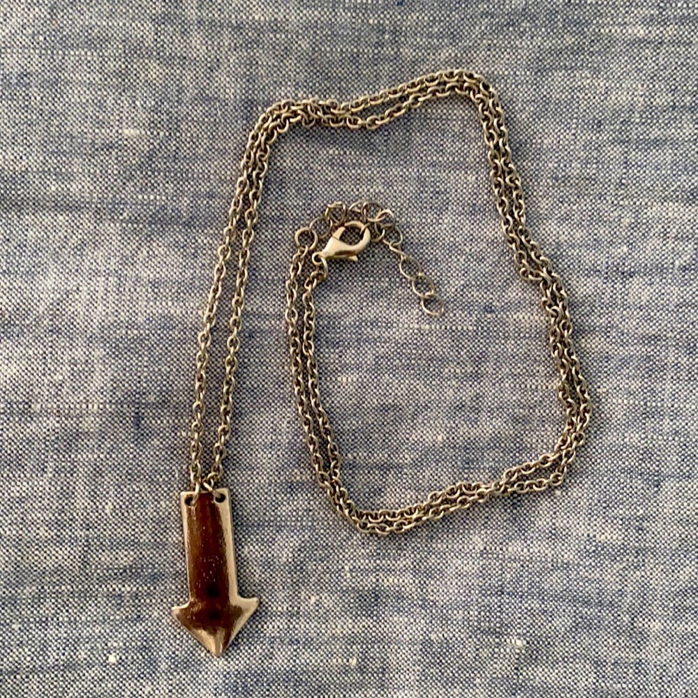 Sexy necklace...with arrow pointing "down under" :)